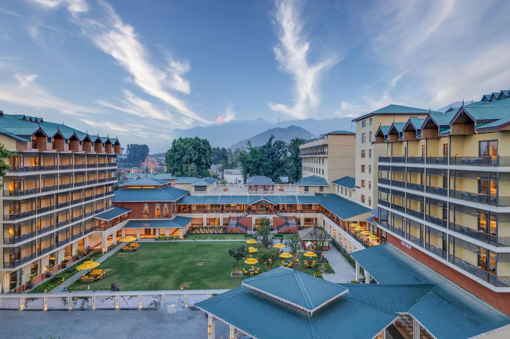 Radisson Collection Hotel & Spa, Riverfront Srinagar Exterior photo